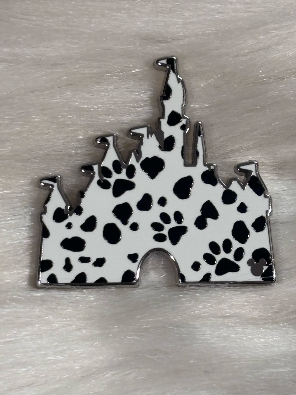 DLR 101 Dalmatians Castles Wave A Series 3 2026 Hidden Mickey Disney Pin
